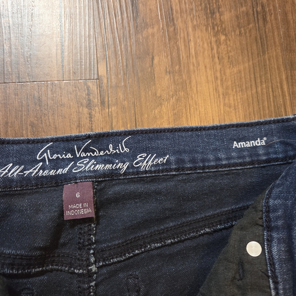 Gloria Vanderbilt Denim, White Jean Shorts Bundle Amanda Style Slimming Effect - Picture 4 of 4